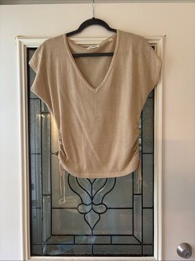 Max Studio Beige V-Neck Ruched Side Short Sleeve Top